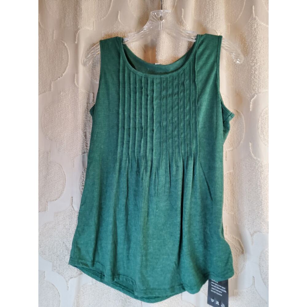 #476 Brand New With Tags Women's Ficerd Green Pleated Tank Top Size M